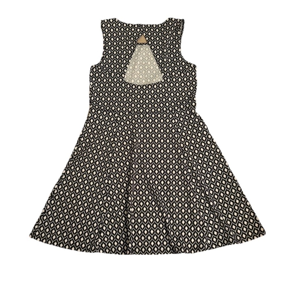 H&M Black and White Sleeveless A-Line Dress Key Hole Back - Picture 2 of 6